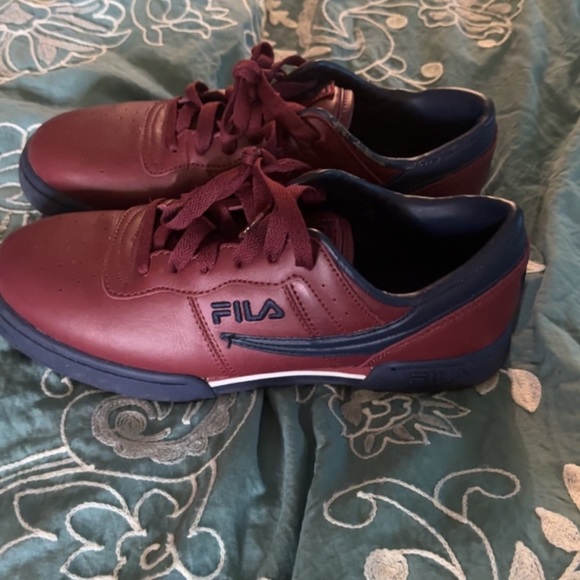 Filas - Picture 3 of 5